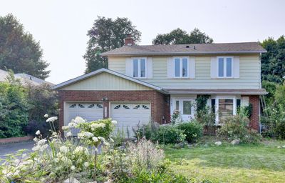 2143 Perran Dr, House other with 4 bedrooms, 3 bathrooms and 5 parking in Mississauga ON | Image 2