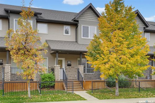 335 Willowgrove Lane, Saskatoon, SK, S7K1N3 | Card Image