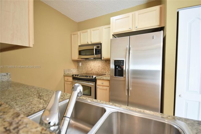APT-429 - 6001 Sw 70 Th St, Condo with 3 bedrooms, 2 bathrooms and null parking in South Miami FL | Image 5