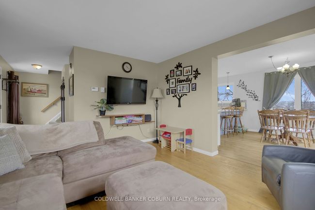 10658 Main St, House other with 4 bedrooms, 2 bathrooms and 3 parking in South Mountain ON | Image 4
