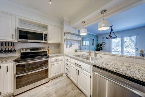 6527 Halsey St, Shawnee, KS, 66216-2777 | Card Image