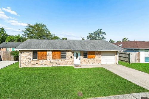 644 Grovewood Dr, Gretna, LA, 70056-7916 | Card Image