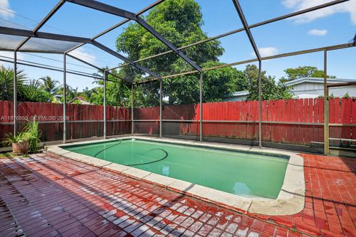 245 Ne 175th St, North Miami Beach, FL, 33162-1814 | Card Image