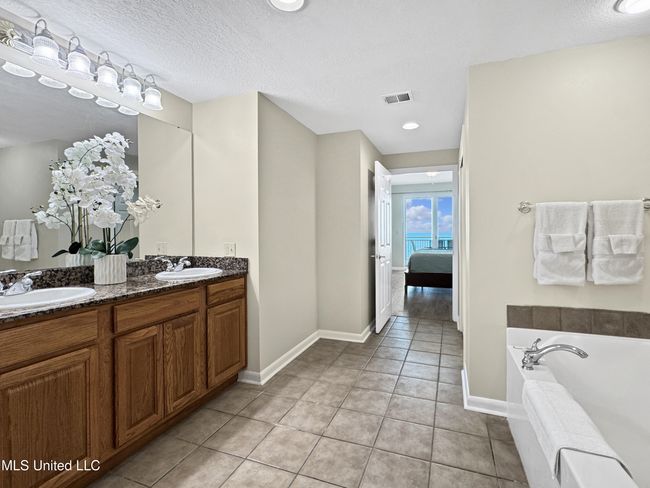 ensuite bath 1 | Image 24