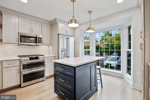 165 East St Ne, VIENNA, VA, 22180-3615 | Card Image