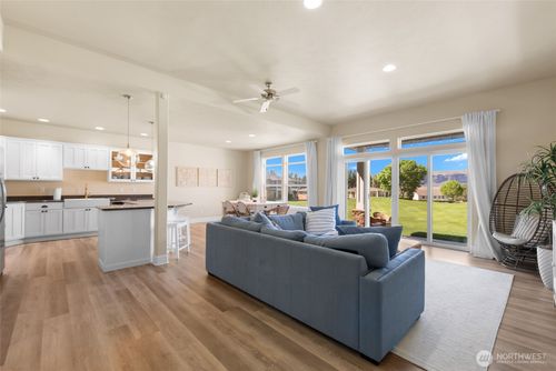 c10-9234 Canyon Dr Nw, Quincy, WA, 98848-9125 | Card Image
