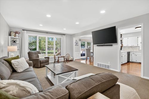 2405 Quinwood Ln N, Plymouth, MN, 55441-3914 | Card Image