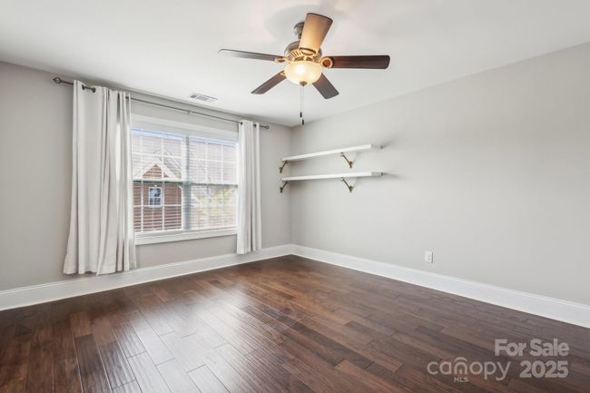 Secondary bedroom - upper floor | Image 21
