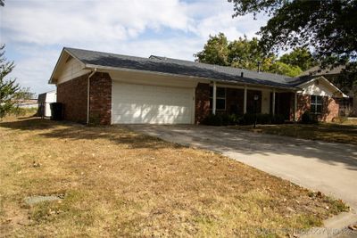 232 E 17th Street, House other with 3 bedrooms, 2 bathrooms and null parking in Claremore OK | Image 1