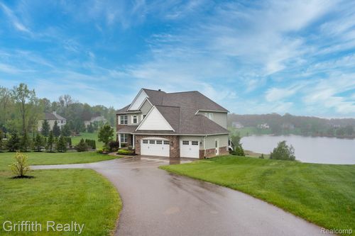 9869 Dartmouth Road Road, Independence Charter Township, MI, 48348 | Card Image