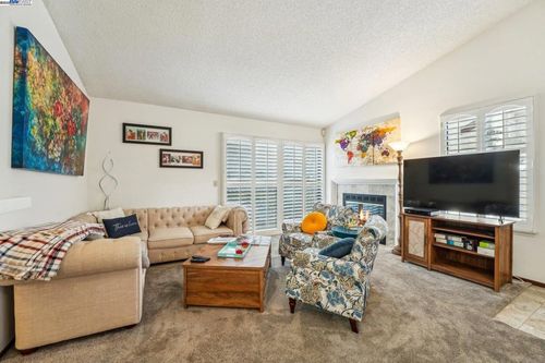 38764 Huntington Cir, Fremont, CA, 94536-3202 | Card Image