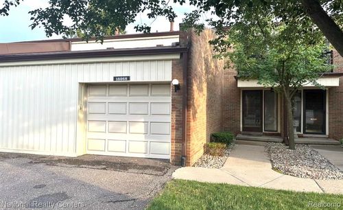 18268 University Park Dr, Livonia, MI, 48152-2626 | Card Image