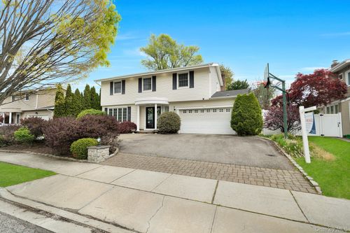 20 Sagamore Way S, Jericho, NY, 11753-2342 | Card Image