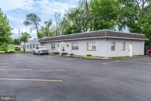 890 Tennis Ave, BENSALEM, PA, 19020-7040 | Card Image