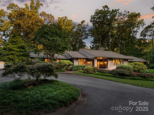 14 Stuyvesant Cres, Asheville, NC, 28803-3138 | Card Image