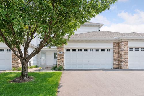 7525 5th St N, Oakdale, MN, 55128-5389 | Card Image