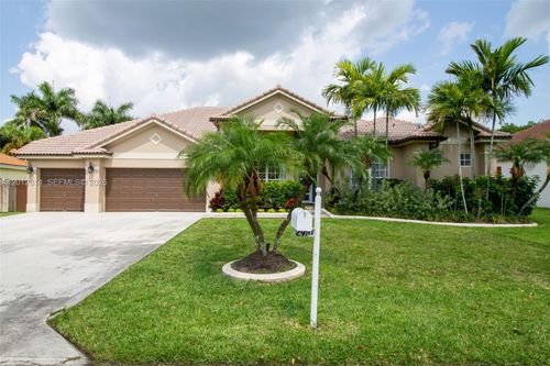 2910 Fairways Dr, Homestead, FL, 33035-1178 | Card Image