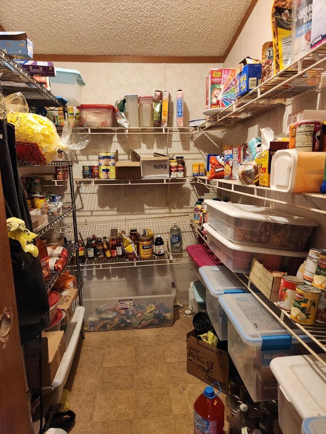 walk-in pantry | Image 10