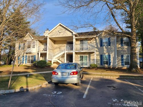 28 Opal Ct, Franklin Park, NJ, 08823-1602 | Card Image