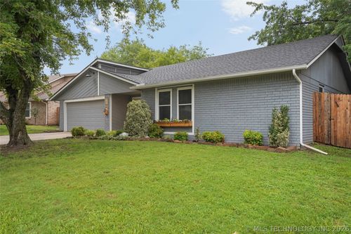 1104 Waco St, Broken Arrow, OK, 74011-2823 | Card Image