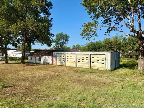 201 N 1st St, Henryetta, OK, 74437-3404 | Card Image