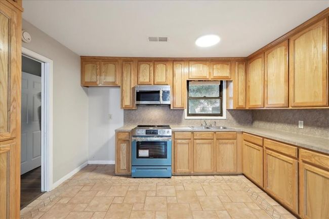 623 S 8 Th St, House other with 3 bedrooms, 2 bathrooms and null parking in Nederland TX | Image 16
