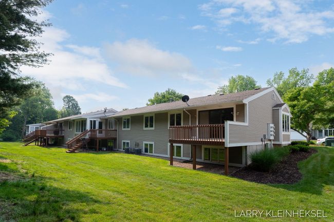 569 Appletree Dr, Condo with 3 bedrooms, 2 bathrooms and null parking in Holland MI | Image 37