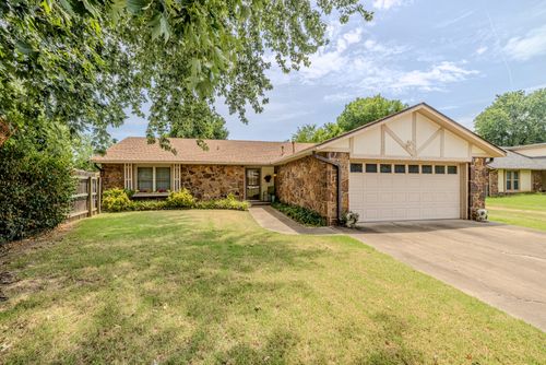 1808 N Chambers Pl, Claremore, OK, 74017-2643 | Card Image