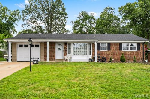 8709 Holbrook Dr, Affton, MO, 63123-6523 | Card Image