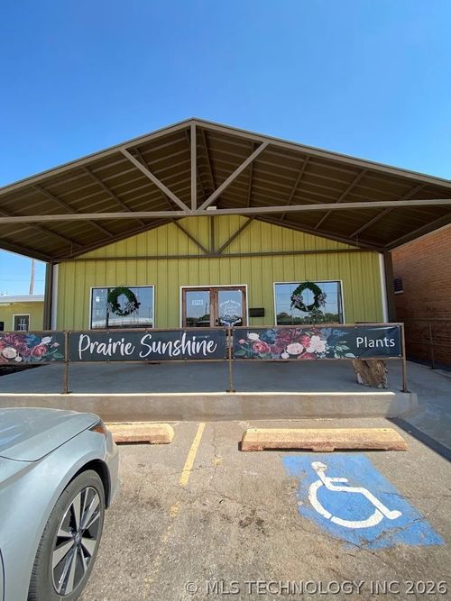 1904 W Gary Blvd, Clinton, OK, 73601-3838 | Card Image