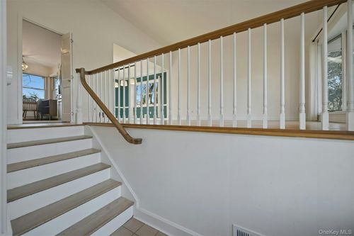 86 Soundview Dr, Port Jefferson, NY, 11777-1148 | Card Image