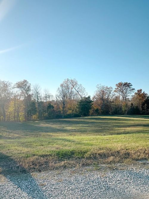 172 Black Horse Trl, Sparta, TN, 38583-7137 | Card Image