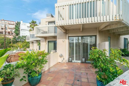 apt-a104-7301 Vista Del Mar, Playa del Rey, CA, 90293-7670 | Card Image