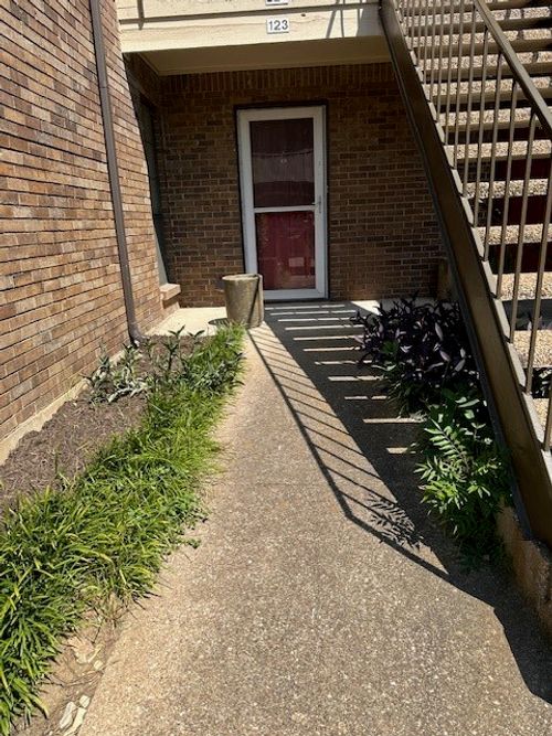 apt-123-2505 Wedglea Dr, Dallas, TX, 75211-2051 | Card Image