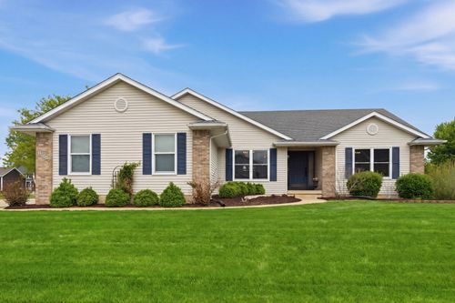 1991 Streamside Dr, Bettendorf, IA, 52722-7136 | Card Image