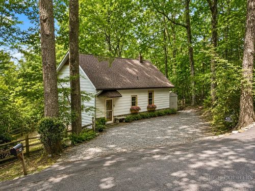 421 Sourwood Ln, Blowing Rock, NC, 28605-9388 | Card Image