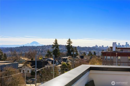 b-4515 Sunnyside Ave N, Seattle, WA, 98103-6938 | Card Image