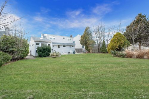 20 Marlon Ave, Bethpage, NY, 11714-6417 | Card Image
