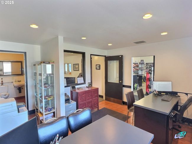 786 Ne Burnside Rd, Home with 0 bedrooms, 0 bathrooms and 60 parking in Gresham OR | Image 12