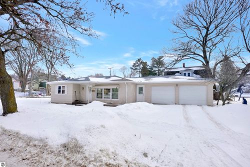 311 Lester St, Cadillac, MI, 49601-2218 | Card Image