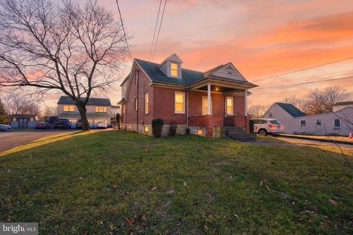 962 Grosstown Rd, Pottstown, PA, 19464-6124 | Card Image