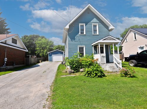 136 4th St, Midland, ON, L4R3T2 | Card Image