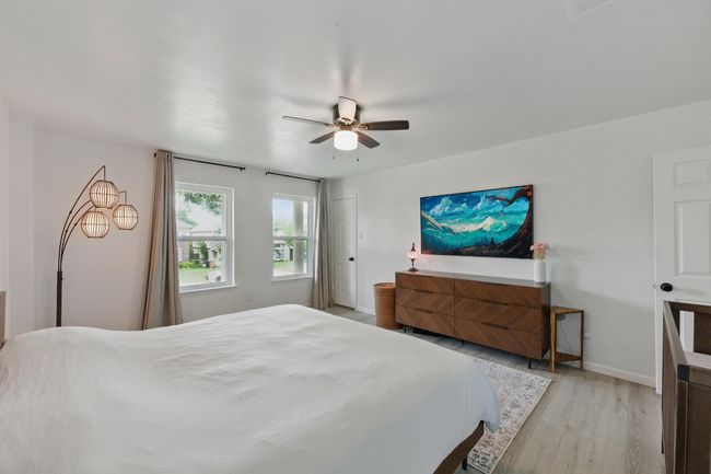 The room’s large size and peaceful ambiance provide an ideal space for rest and relaxation. | Image 15
