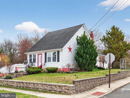 152 E 7th St, BURLINGTON, NJ, 08016-3331 | Card Image