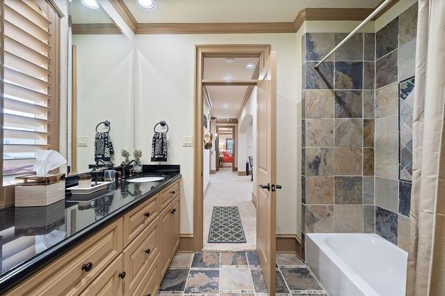 3rd Bathroom | Image 36