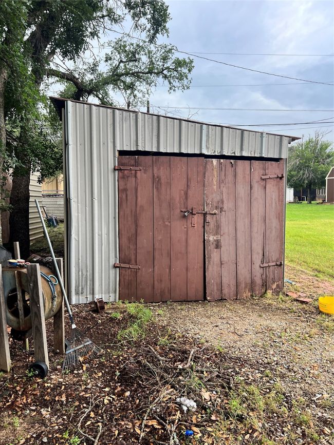 View of tool shed | Image 5