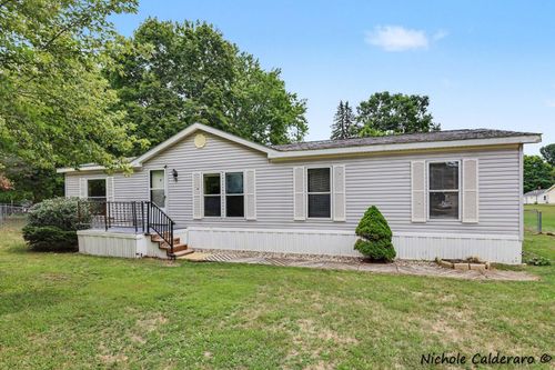 370 W Brooks St, Newaygo, MI, 49337-8838 | Card Image