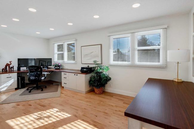 2607 Laurel Cres Sw, House other with 3 bedrooms, 3 bathrooms and 2 parking in Calgary AB | Image 19