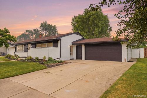 22441 E Price Dr, Clinton Township, MI, 48035-1847 | Card Image