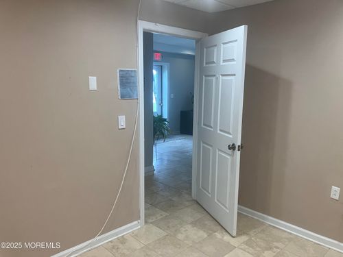 39 W Front St, Keyport, NJ, 07735-2106 | Card Image